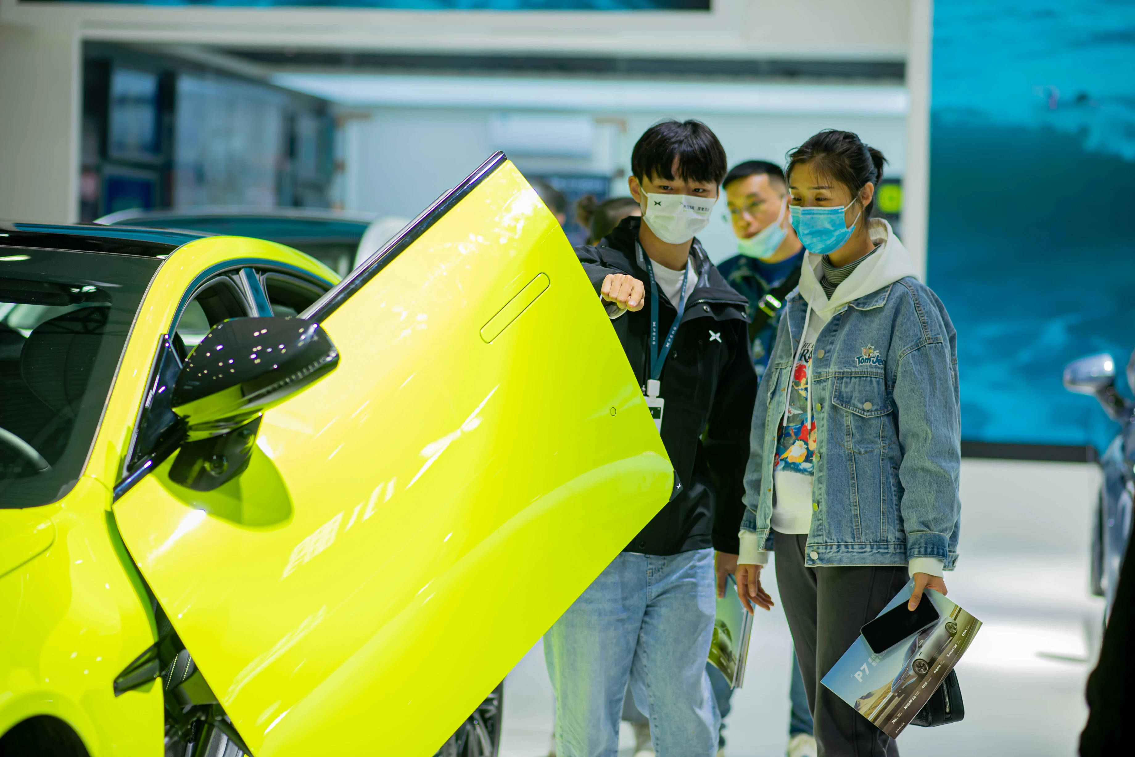 包含赛地聚焦——法国杯今夜热度飙升；武汉三镇回应争议；球迷炸锅；临场指挥获称赞的词条