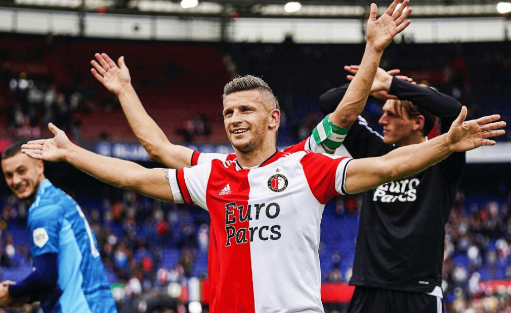 包含今晨体能课后，埃因霍温战术微调备战荷甲，话题不断，赛季目标并未改变的词条-AYX