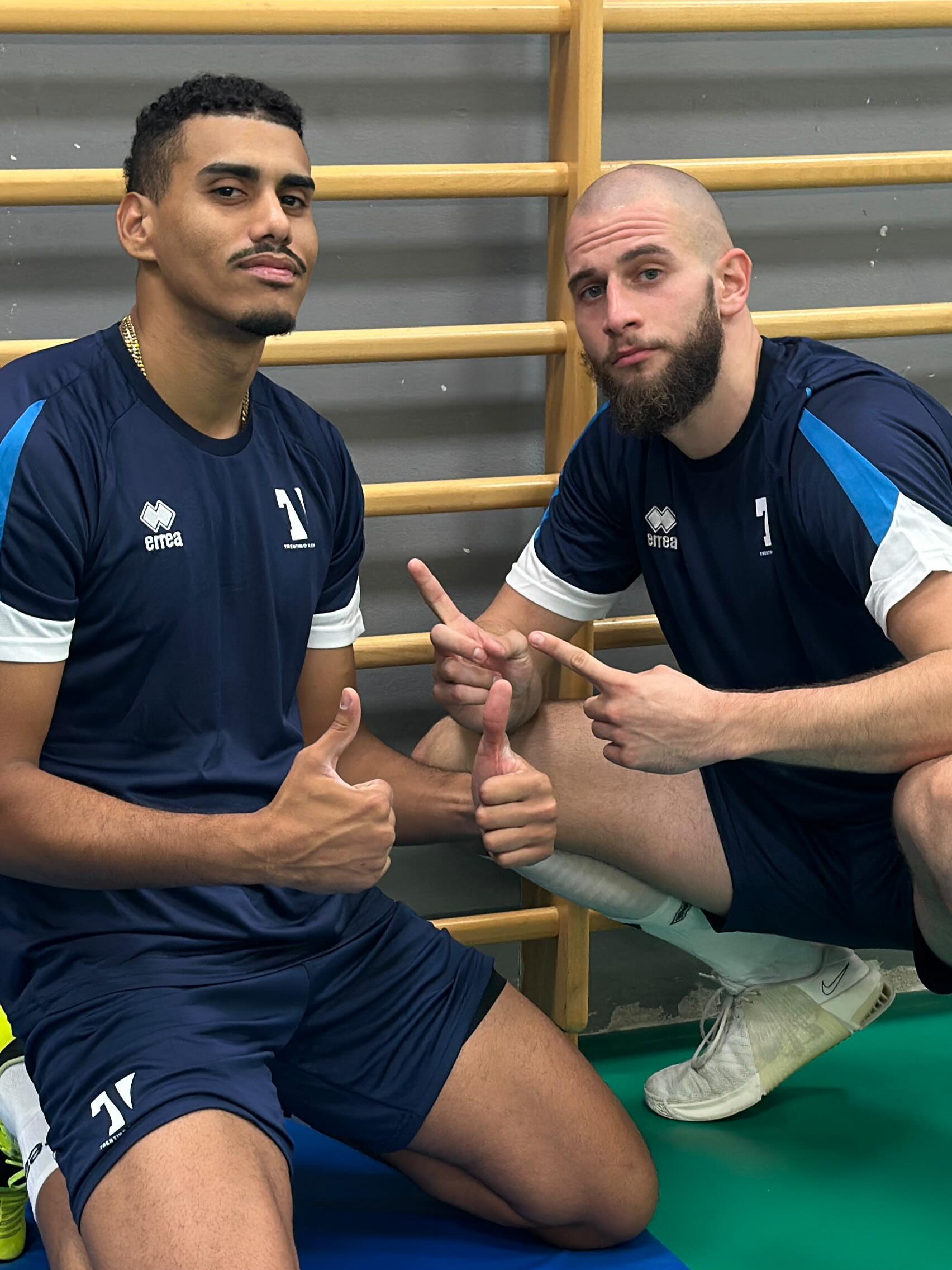 包含斯图加特发布备战花絮，转会期主帅复盘，荷甲任务艰巨，训练强度明显提升的词条-8868爱游戏